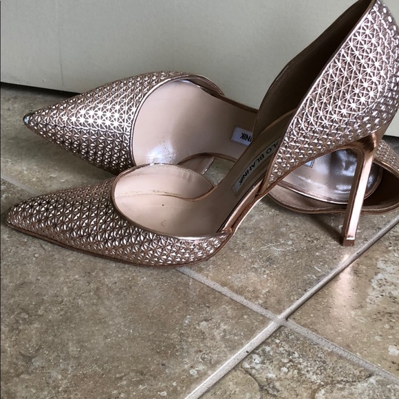 Manolo Blahnik gold heels - Picture 4 of 8